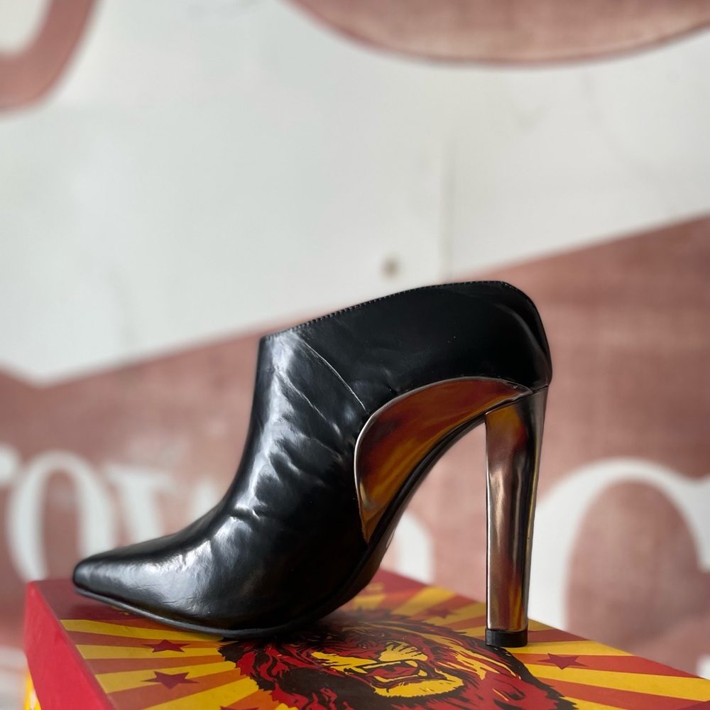 Jeffrey Campbell 7.5